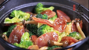 出鍋前加少許鹽、水淀粉即可。