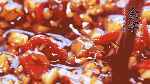 加入蒜末后攪拌均勻，讓每一種味道更加融合。(這個醬汁是不是看起來很誘人啊^_^)