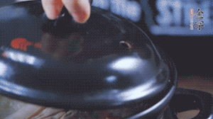 大火煮沸后，小火慢燉1～1.5個小時。