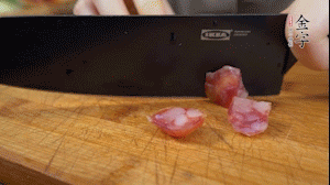 【餡料】3.金字土香腸、香菇切小丁。