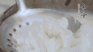 米粉煮熟過涼水備用。