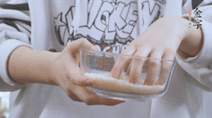 大米提前放浸泡1小時。