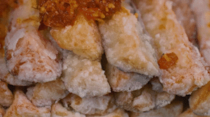 茄子撈出后放入雞精和XO醬拌均勻。
