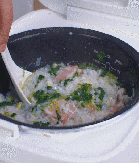 煮好時加白胡椒適當調(diào)味。