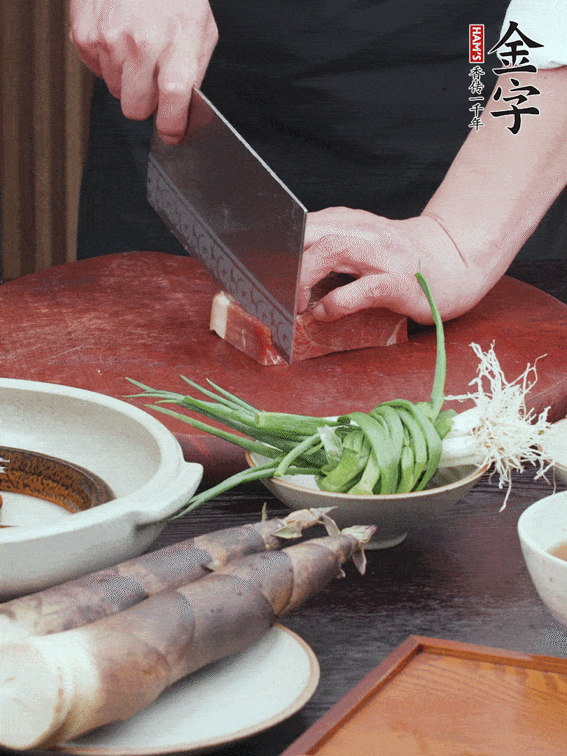 金字火腿切片；姜切片。