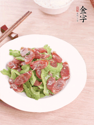 一小撮糖調(diào)味。