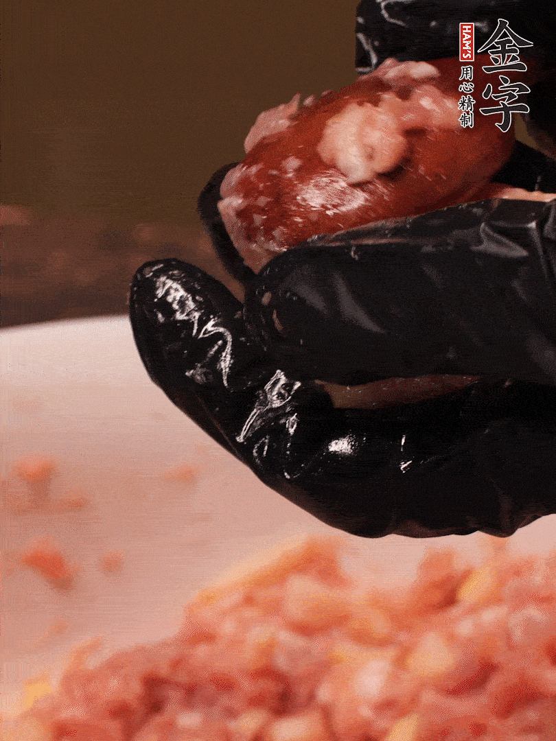 攪拌上勁，15g食用油，再攪拌一下，分成30g小圓球，冰凍1小時