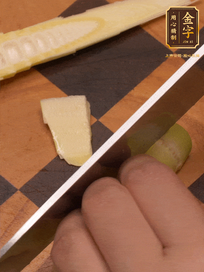 雷筍，剝?nèi)ネ鈿?，切成?>
					</div>
					<span>步驟 3/7</span>
					<p>雷筍，剝?nèi)ネ鈿ぃ谐啥?/p>
				</li><li>
					<div   id=