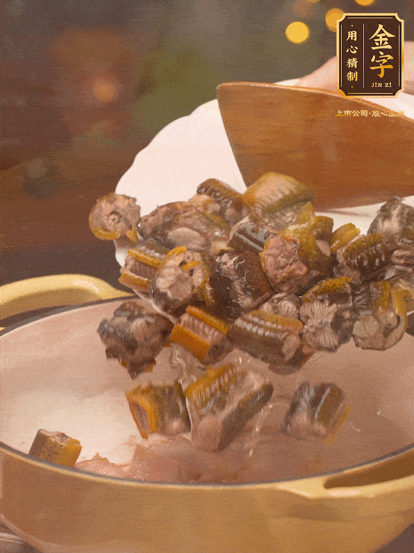 再加入黃鱔、春筍 炒出香味