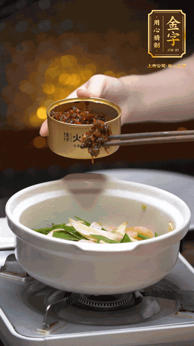 蝦仁、XO醬，猛火翻炒均勻