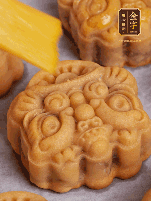 冷卻5分鐘刷上蛋液，160℃再烤10分鐘，回油1晚更香