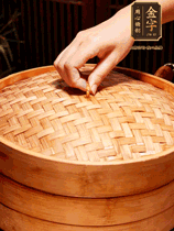 麻辣香腸蒸10分鐘，切成片，蒜苗切斜段，姜蒜干辣椒小米椒切碎