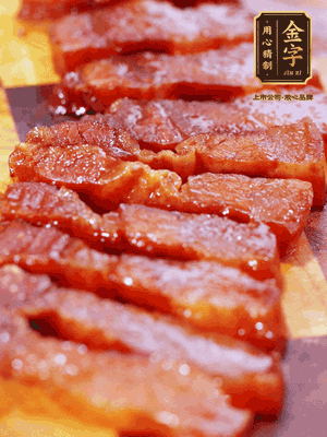 金字醬油肉煮熟，切片