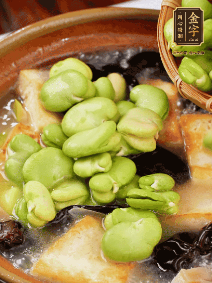 最后可以放豆瓣、木耳煮熟，依照個人口味加點鹽調(diào)味