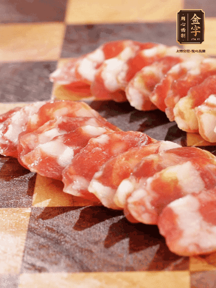 金字香腸切片，蘆筍去皮切丁