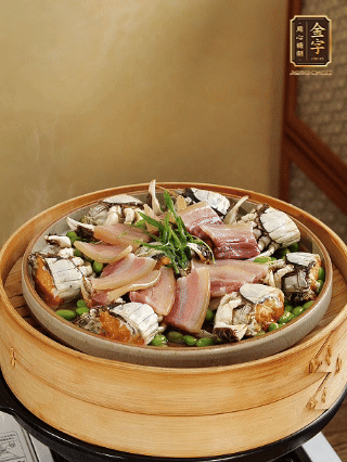 上鍋蒸15分鐘后，放蔥絲，潑熱油